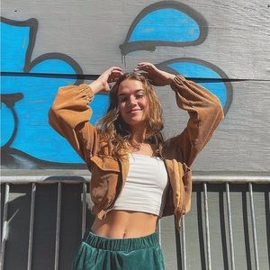 Meet your Posher, Mahalee